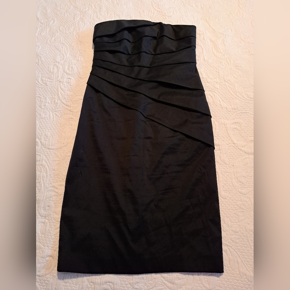 White House Black market women's little black dress size tag removed, defect
